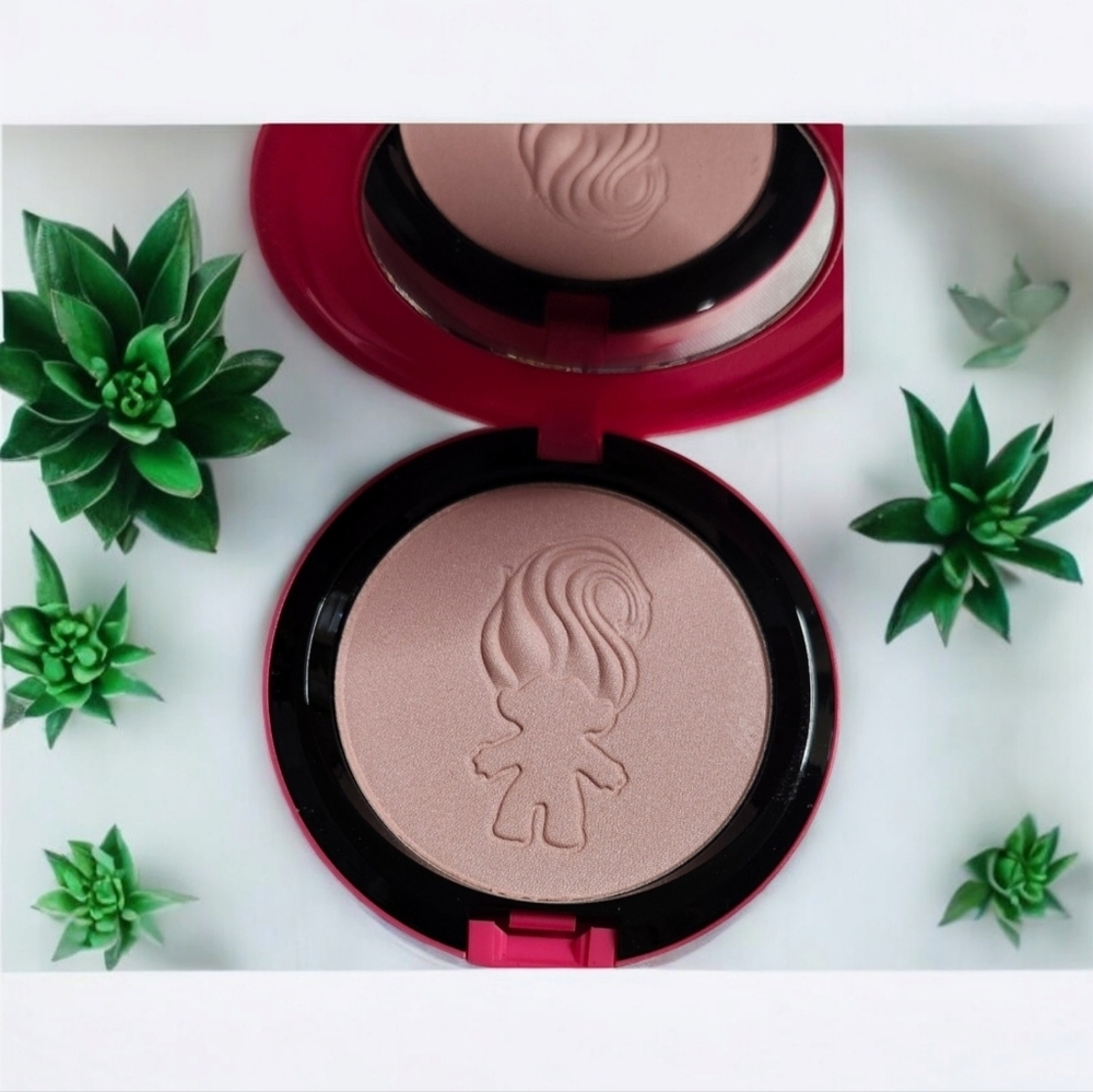 💋HOST PICK💋 NIB MAC Makeup X Trolls Play it Proper Beauty Blush Highlight powder - Picture 3 of 6